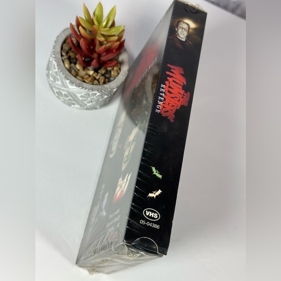 THE MUNSTERS REVENGE VHS SEALED GOODTIMES 1996 - Picture 3 of 3